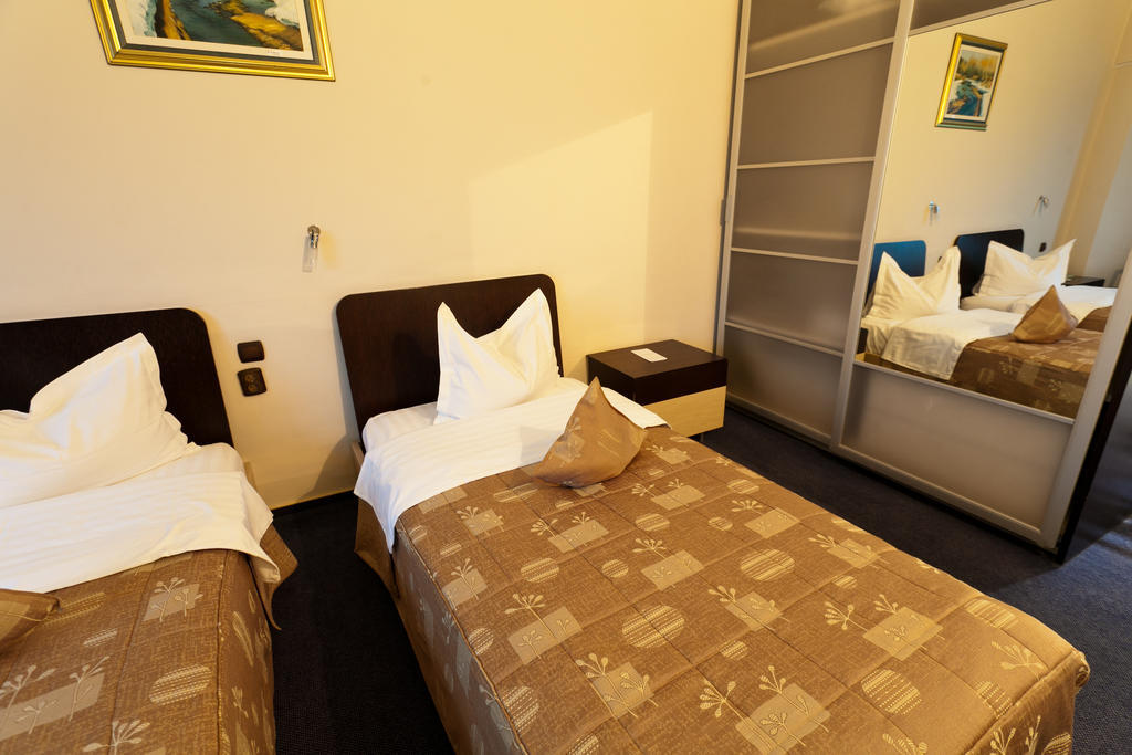 Hotel Dacia Rrt ブカレスト 部屋 写真