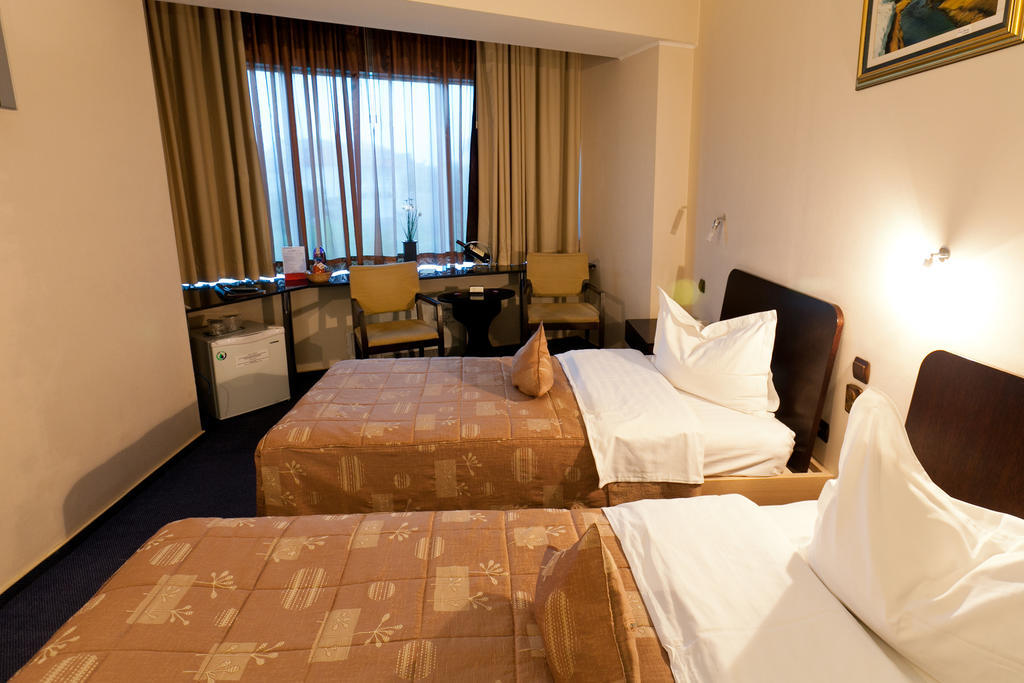 Hotel Dacia Rrt ブカレスト 部屋 写真